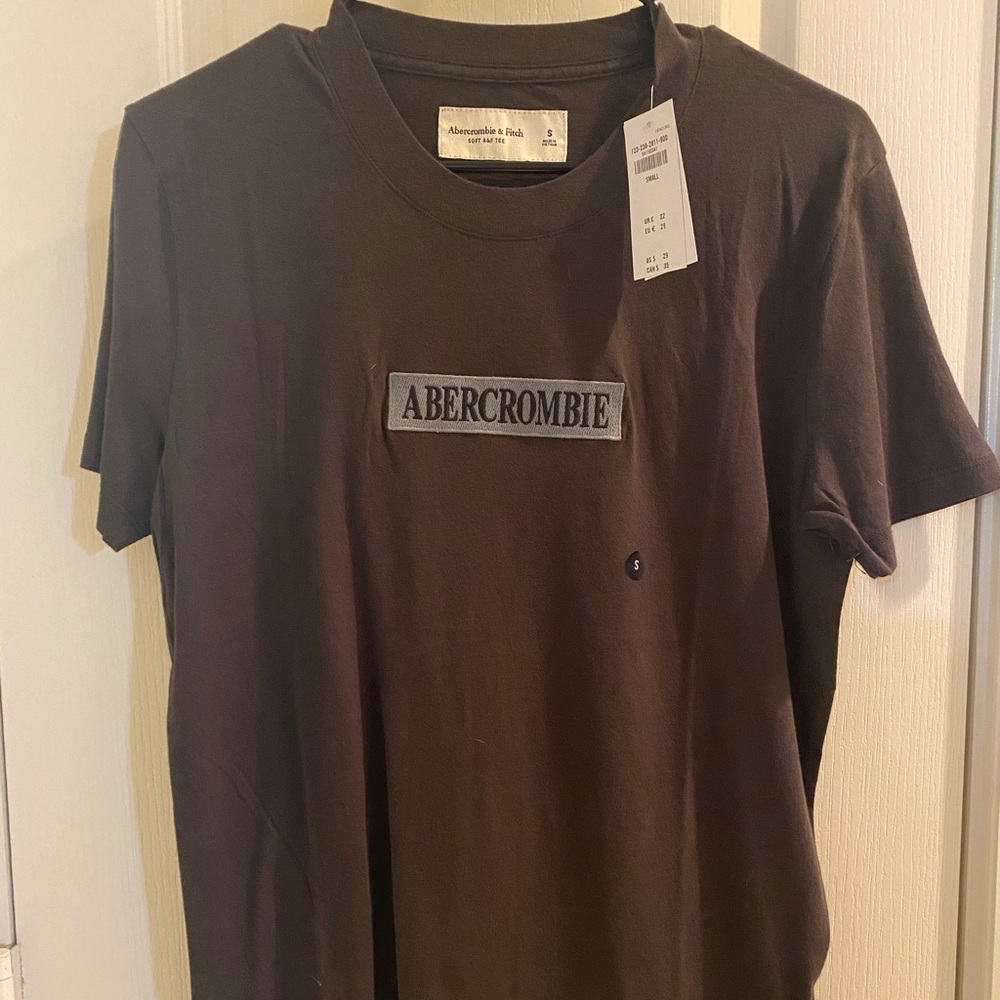 NWT Abercrombie Men’s Tee Size Small